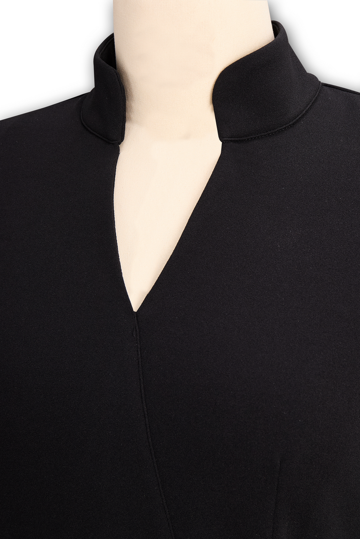 Schwarzes Etuikleid mit Gürtel für Damen | Stehkragen