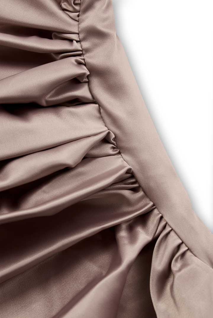 Champagnerfarbenes Ein-Schulter-Abendkleid aus Satin für Damen