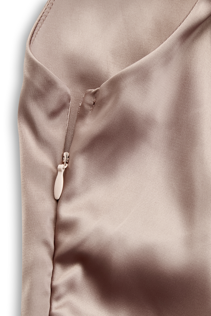 Champagnerfarbenes Ein-Schulter-Abendkleid aus Satin für Damen