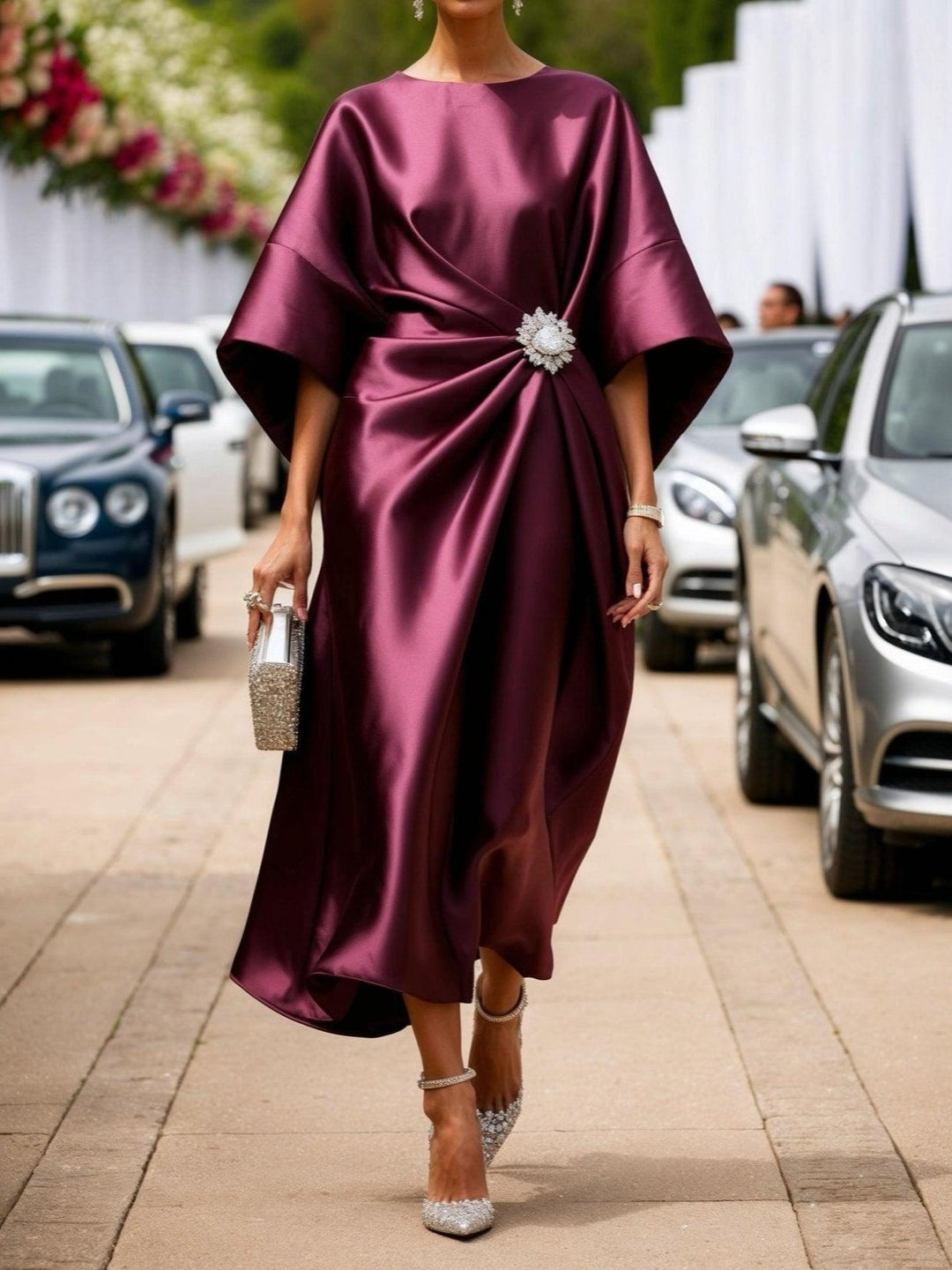 Aurelia – Elegantes Damen-Midikleid mit Drapierung und Schmuckdetail