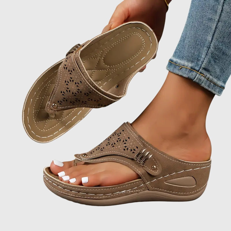 Orthopädische Sandalen für Damen mit Keilabsatz