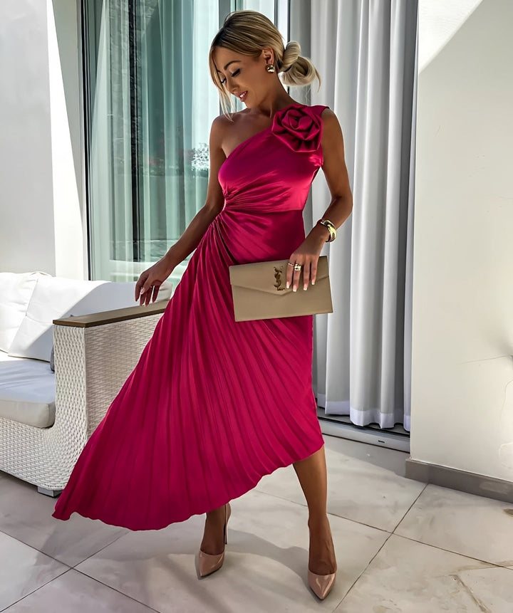 Callie - Stilvolles Schulterplissee-Kleid mit großer Rose für Damen
