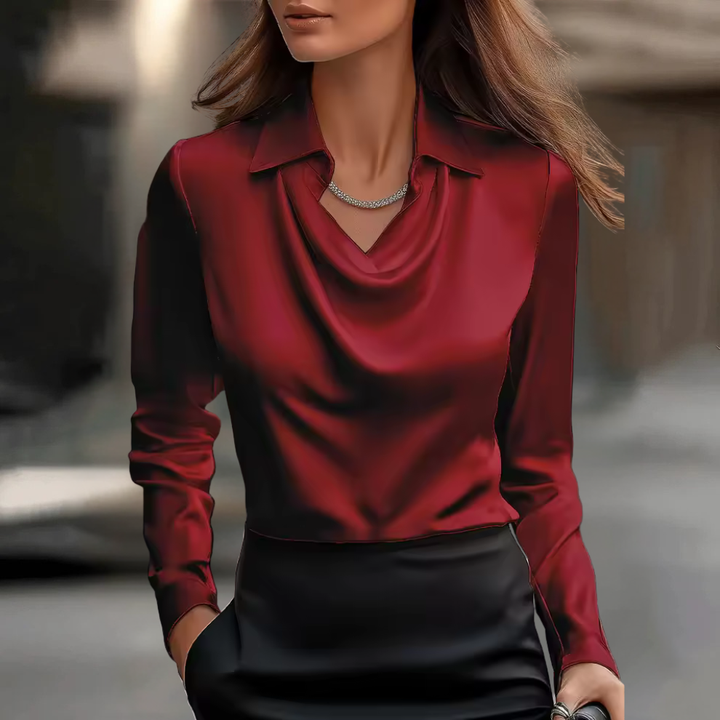 Karolina – Elegante Damenbluse mit Wasserfallausschnitt
