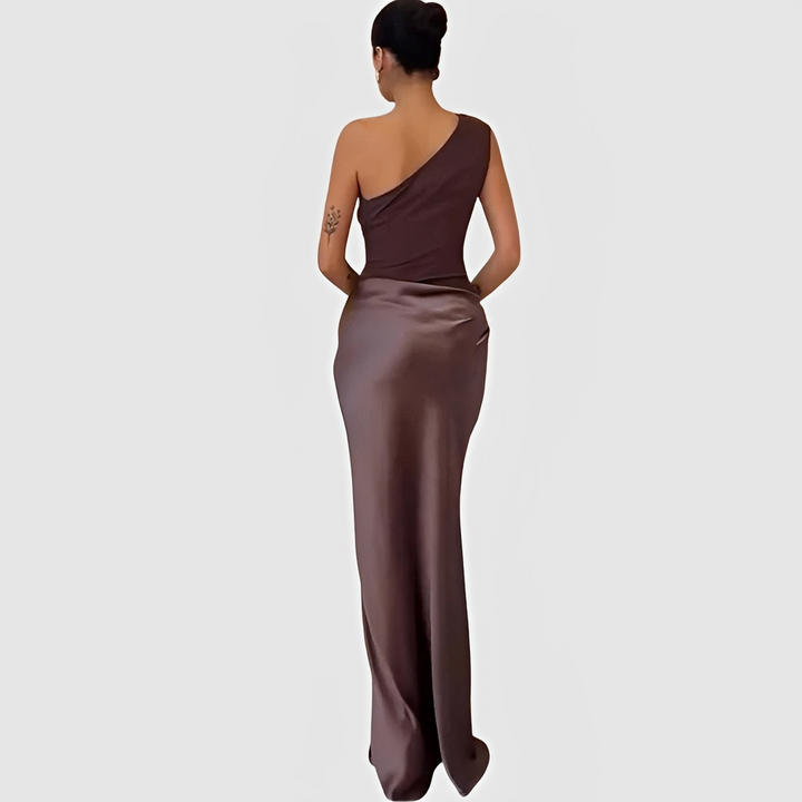 Tara – Schickes Kleid mit asymmetrischem Kragen und gerader Rock
