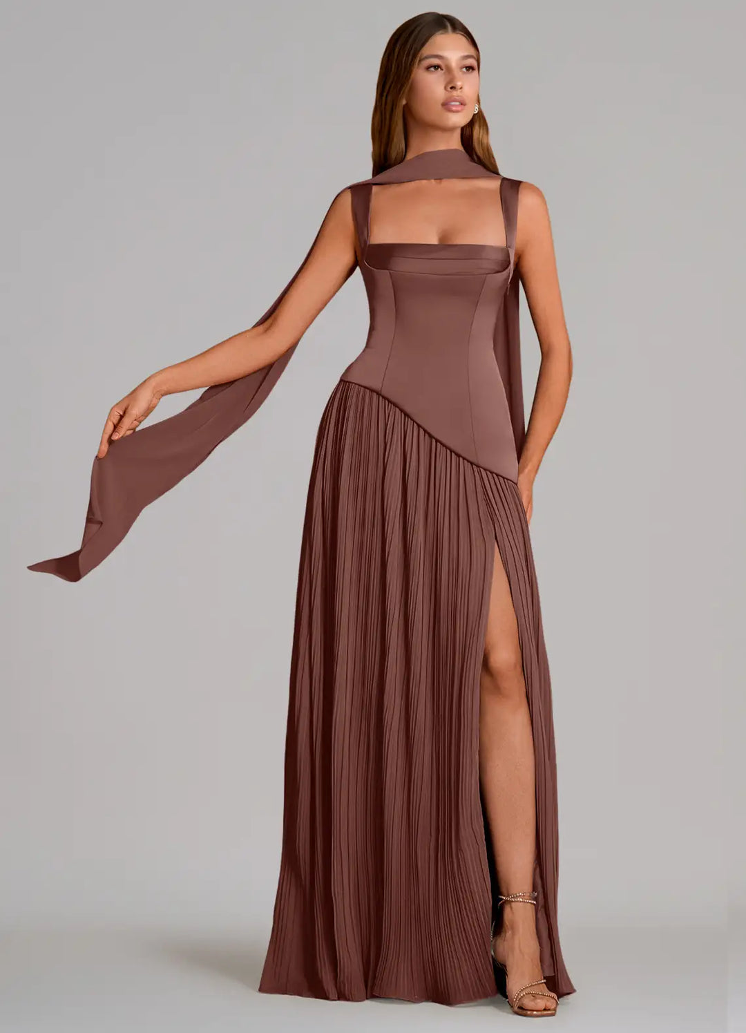 Brautjungfernkleid aus plissiertem Satin