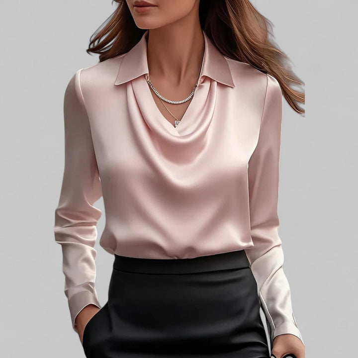 Victoria – Elegante Damenbluse mit fließendem Wasserfallausschnitt