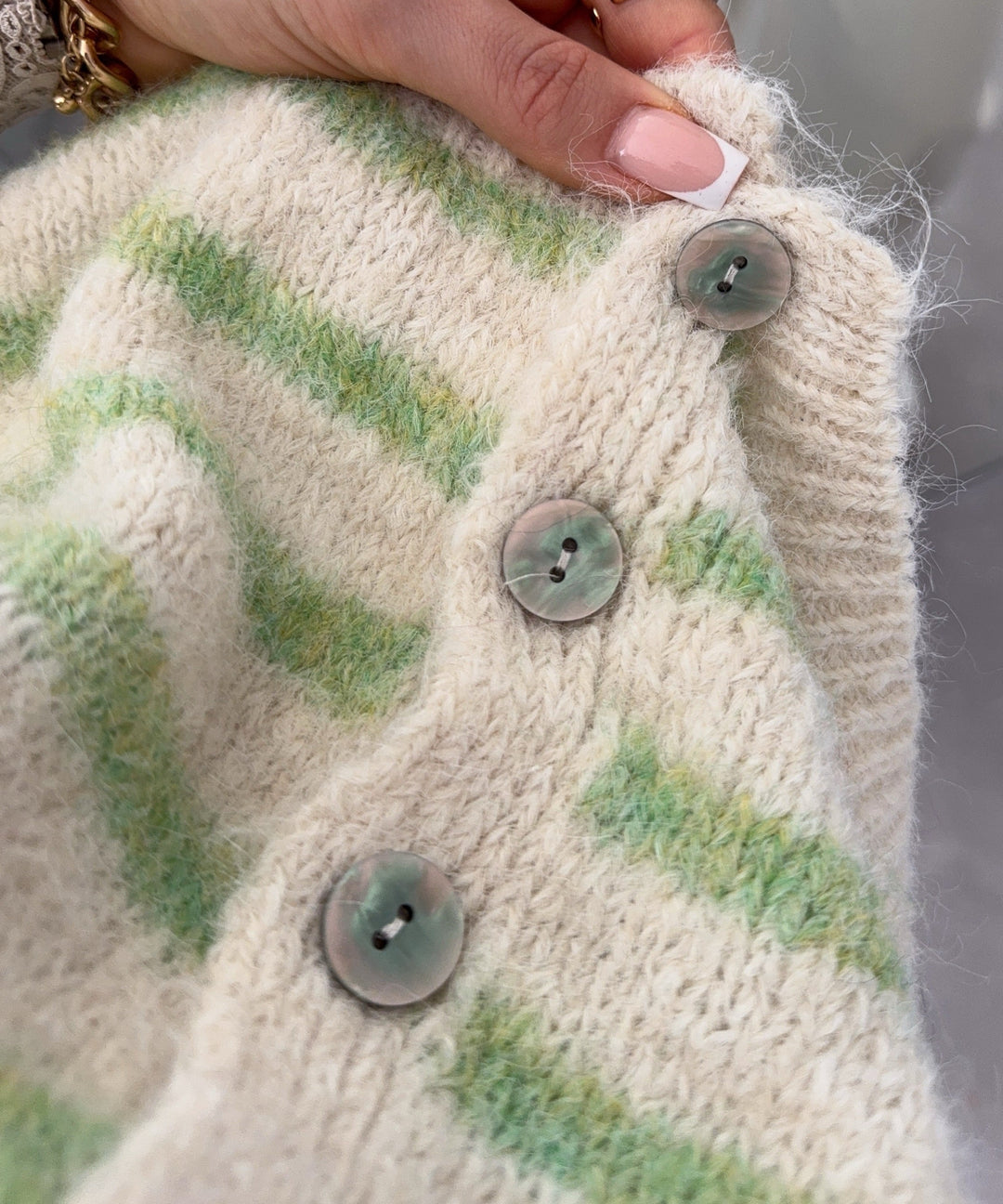 Kurzarm Cardigan Nalya Beige Grün