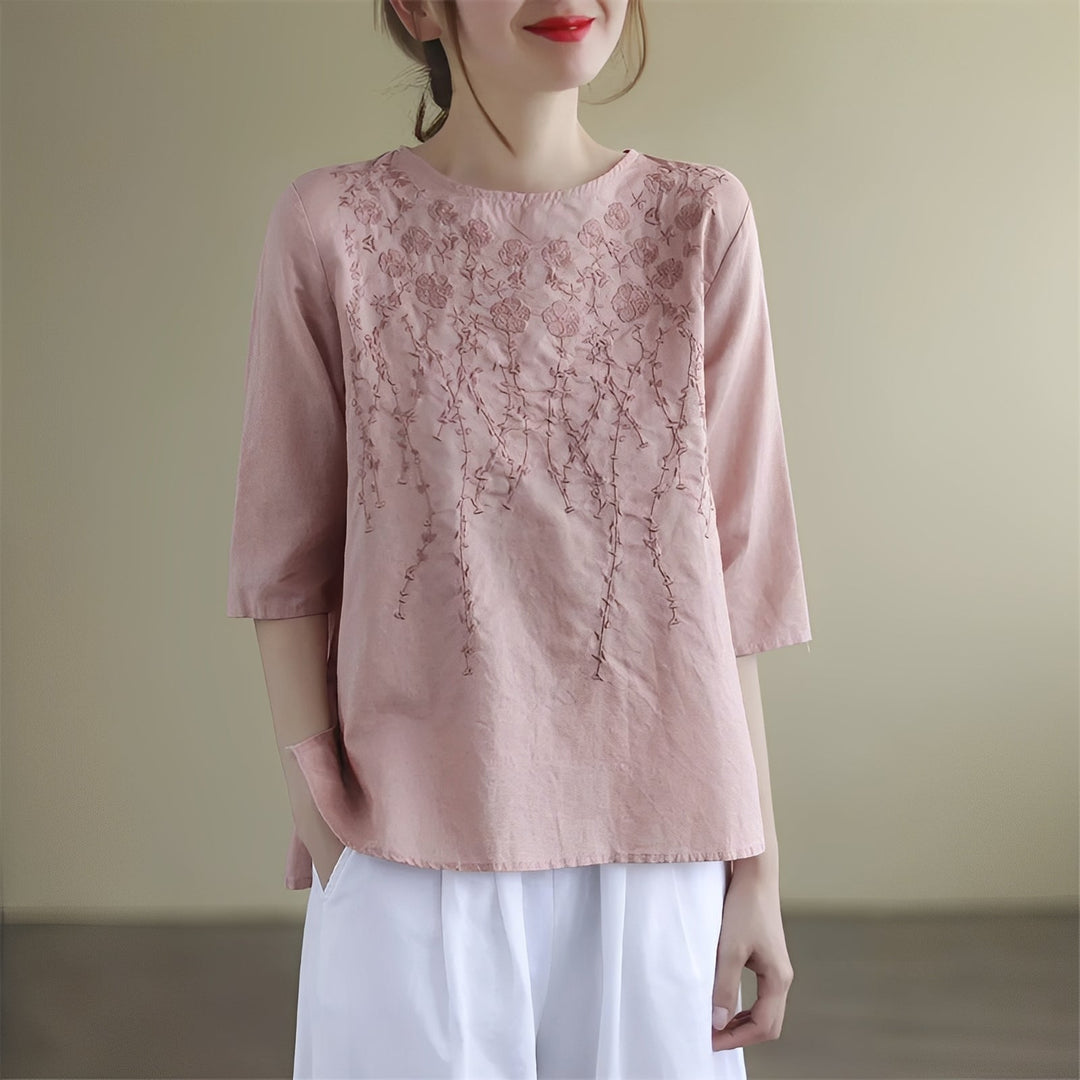 Amelia - Moderne Damenblusen mit Stickerei und halben Ärmeln