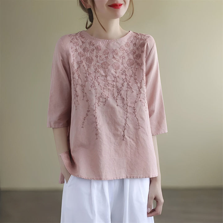 Amelia - Moderne Damenblusen mit Stickerei und halben Ärmeln