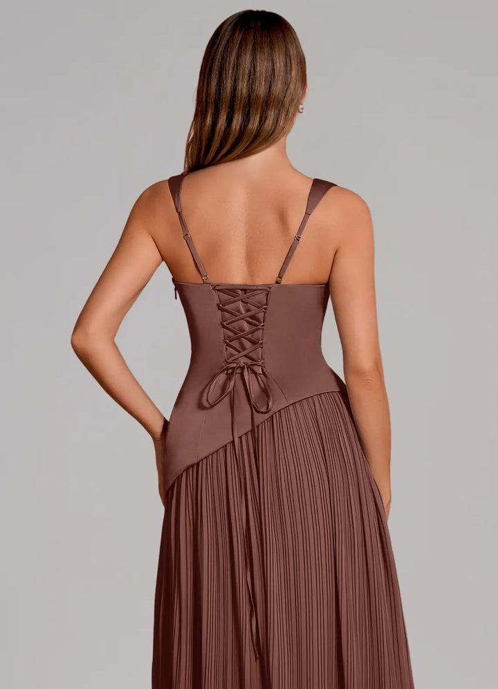 Brautjungfernkleid aus plissiertem Satin