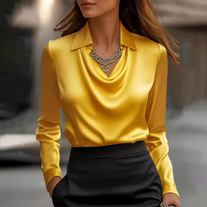 Karolina – Elegante Damenbluse mit Wasserfallausschnitt