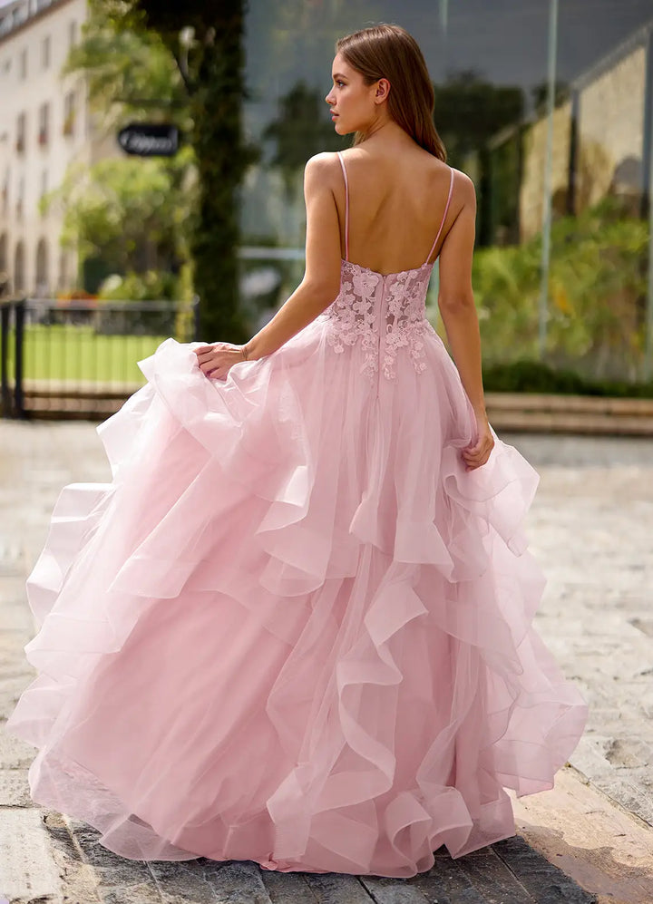 Transparentes Spitzenkleid für den Abschlussball