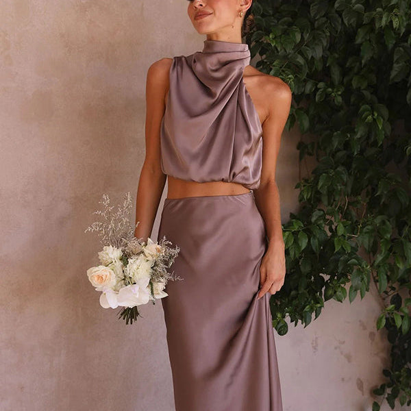Damen-Set mit Maxirock aus Satin und hochgeschlossenem Oberteil