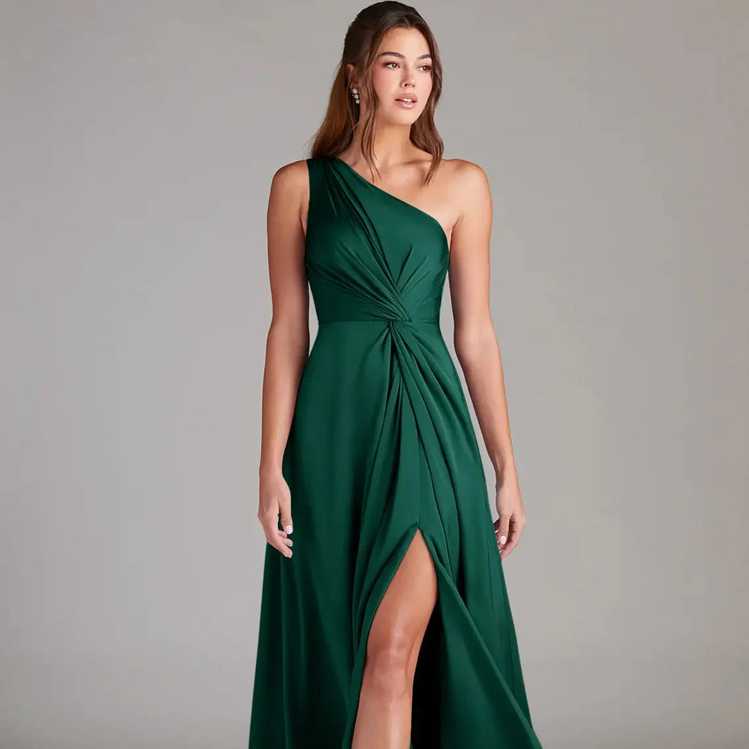 Asymmetrisches Brautjungfernkleid aus Satin