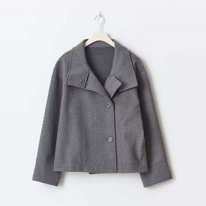 Kurze Damenjacke mit doppelter Knopfleiste
