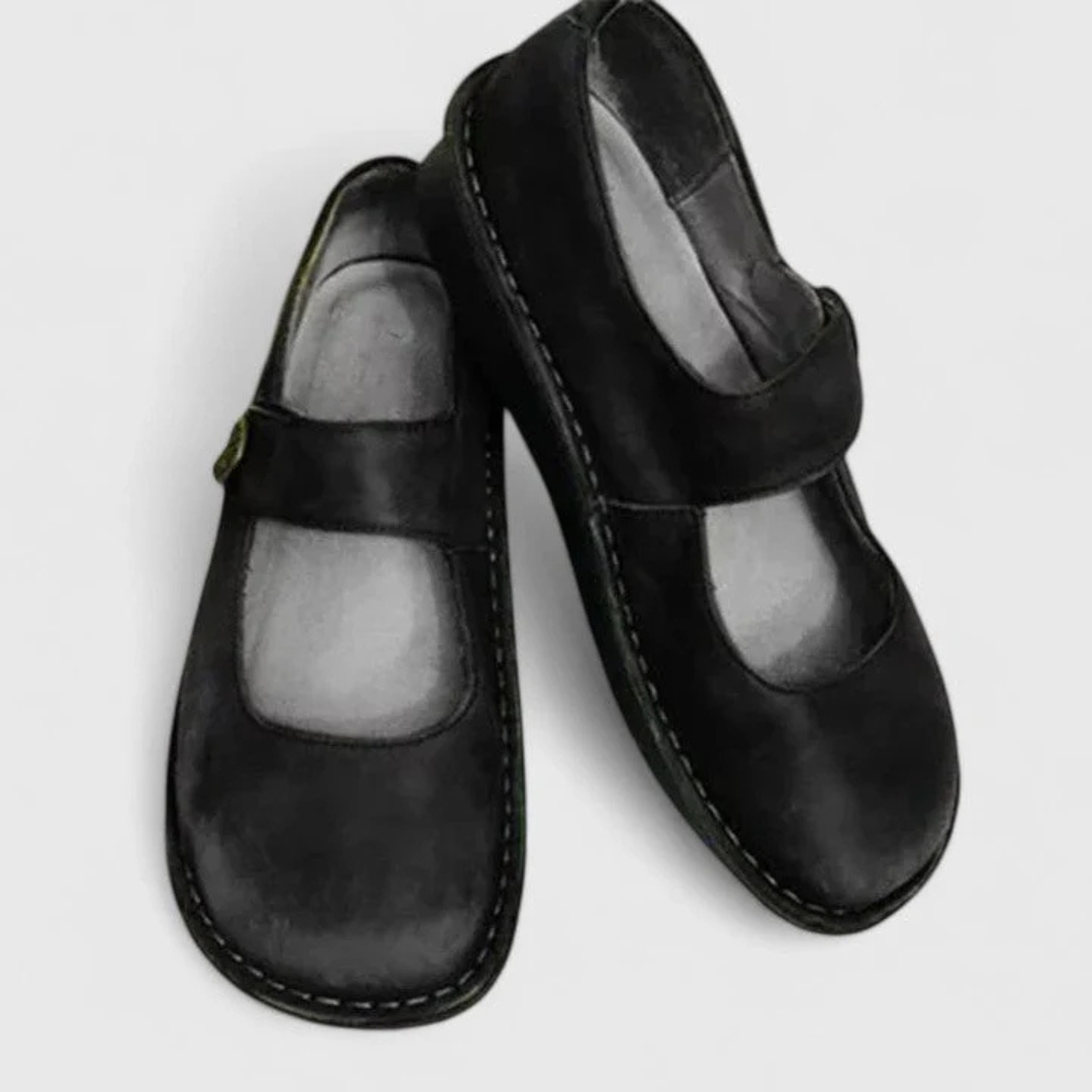 Selina | Damen Riemen Detail Slip-On Schuhe