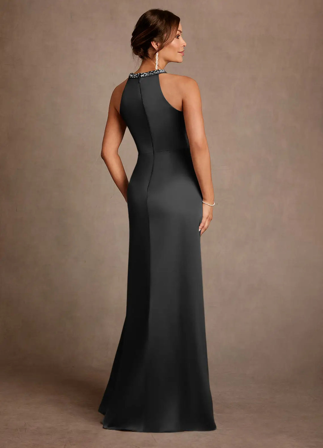 Kleid für die Mutter der Braut aus plissiertem Satin