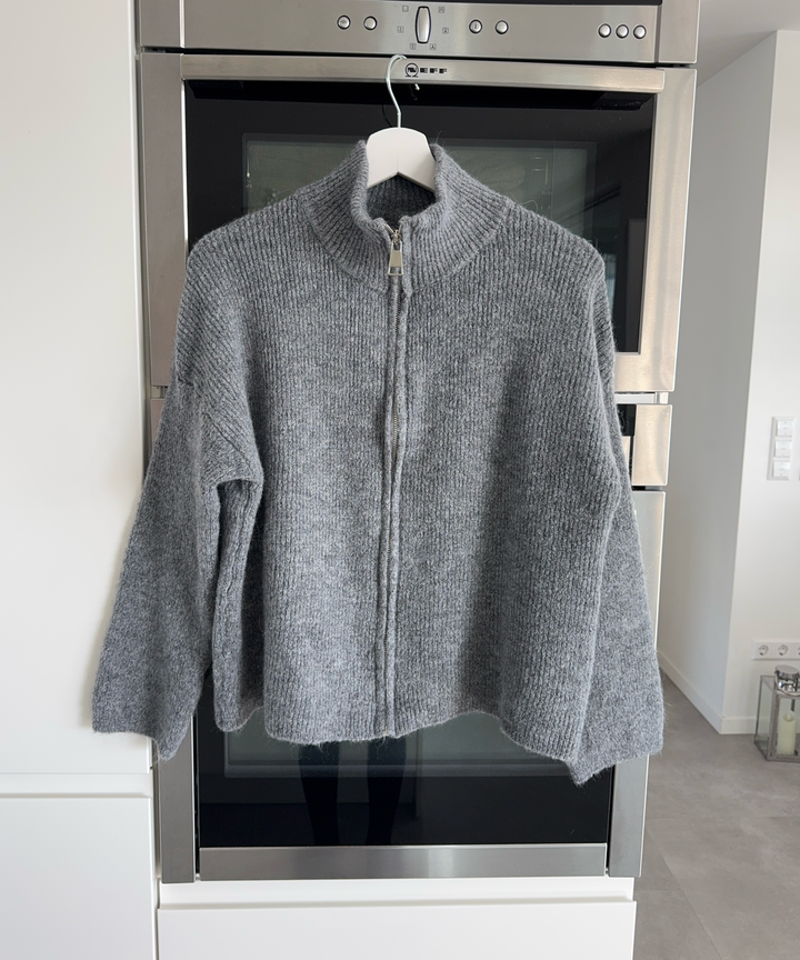 Zip Strickjacke Helena Uni Grau Ladypolitan ♡