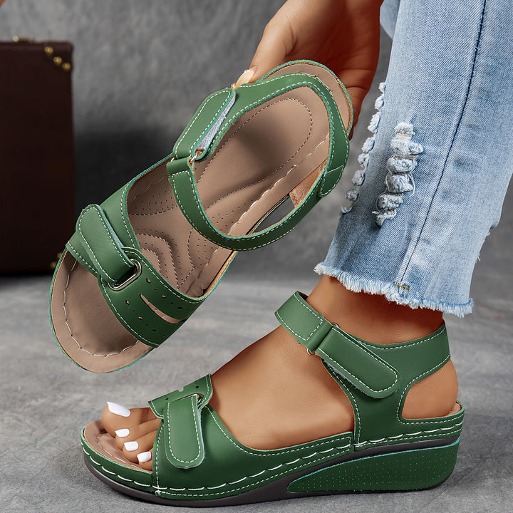 Orthopädische Damensandalen mit Fußbett