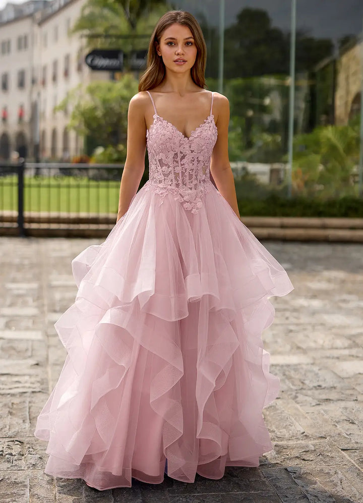 Transparentes Spitzenkleid für den Abschlussball
