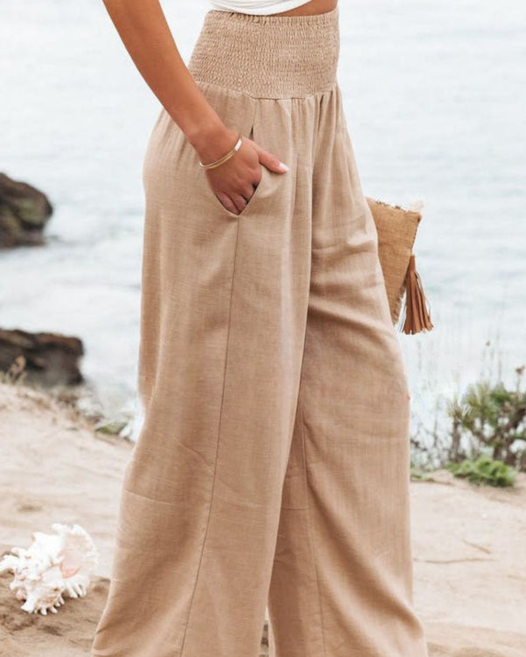 Damenhose aus Leinenmischung mit Smokarbeit und Taschen