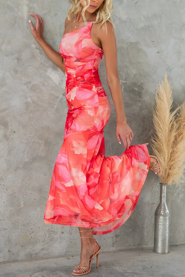 Damen-Maxikleid mit einem Träger und Blumenmuster