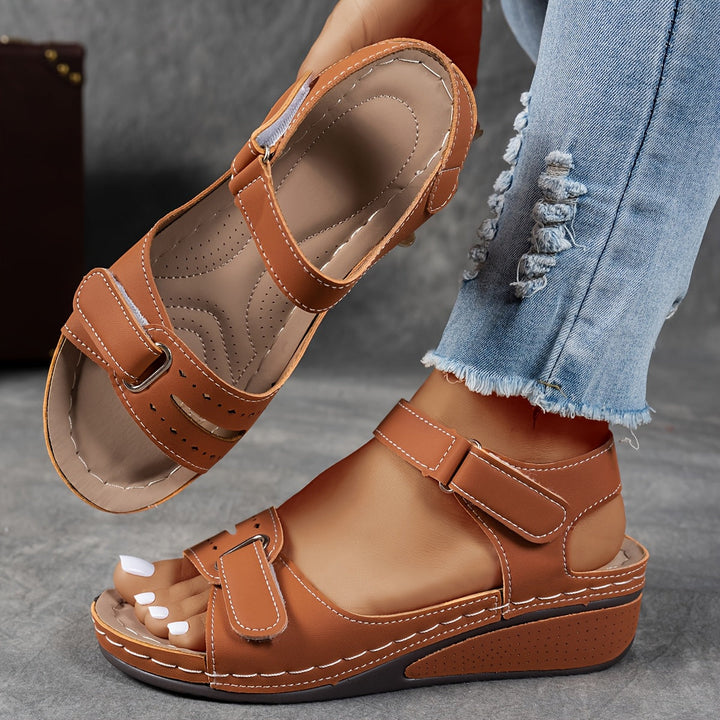 Orthopädische Damensandalen mit Fußbett