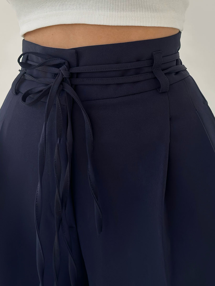 Damenhose hochtailliert mit weite Bein