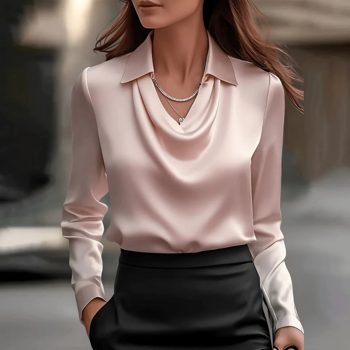 Karolina – Elegante Damenbluse mit Wasserfallausschnitt