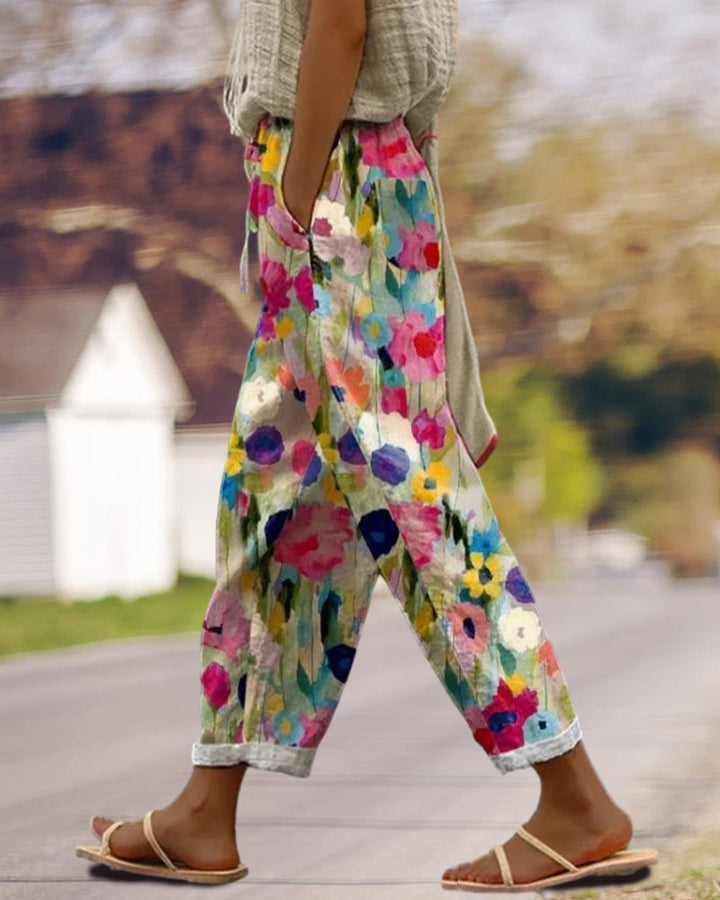 Selma – Breite Blumenhose mit stilisiertem Druck