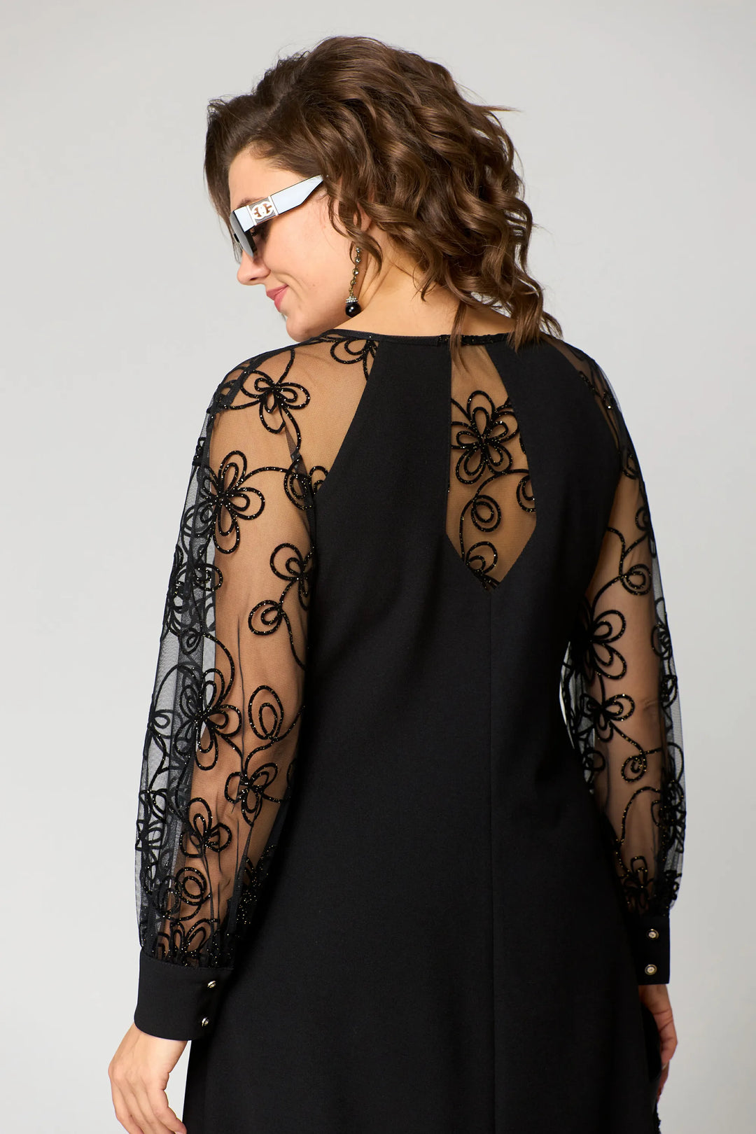 Gabrielle - A-Linien-Robe mit bestickten Mesh-Ärmeln