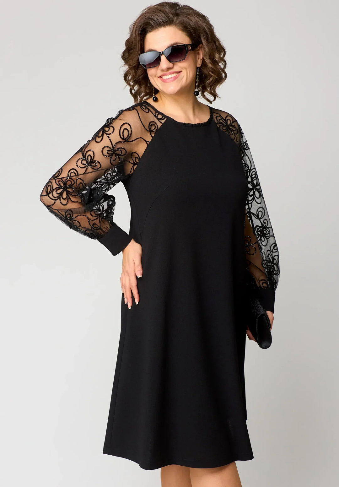 Gabrielle - A-Linien-Robe mit bestickten Mesh-Ärmeln