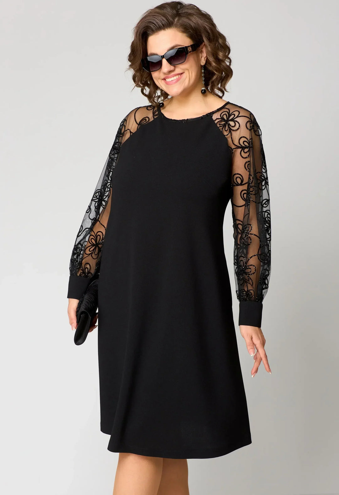 Gabrielle - A-Linien-Robe mit bestickten Mesh-Ärmeln