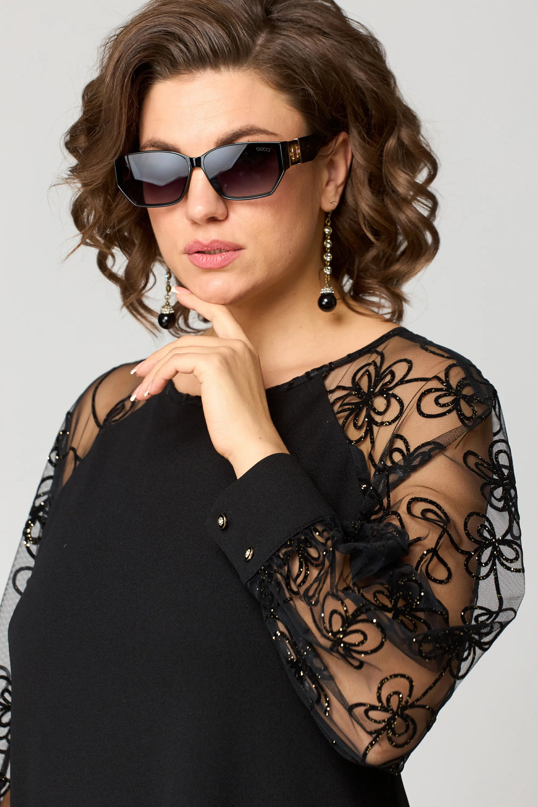 Gabrielle - A-Linien-Robe mit bestickten Mesh-Ärmeln