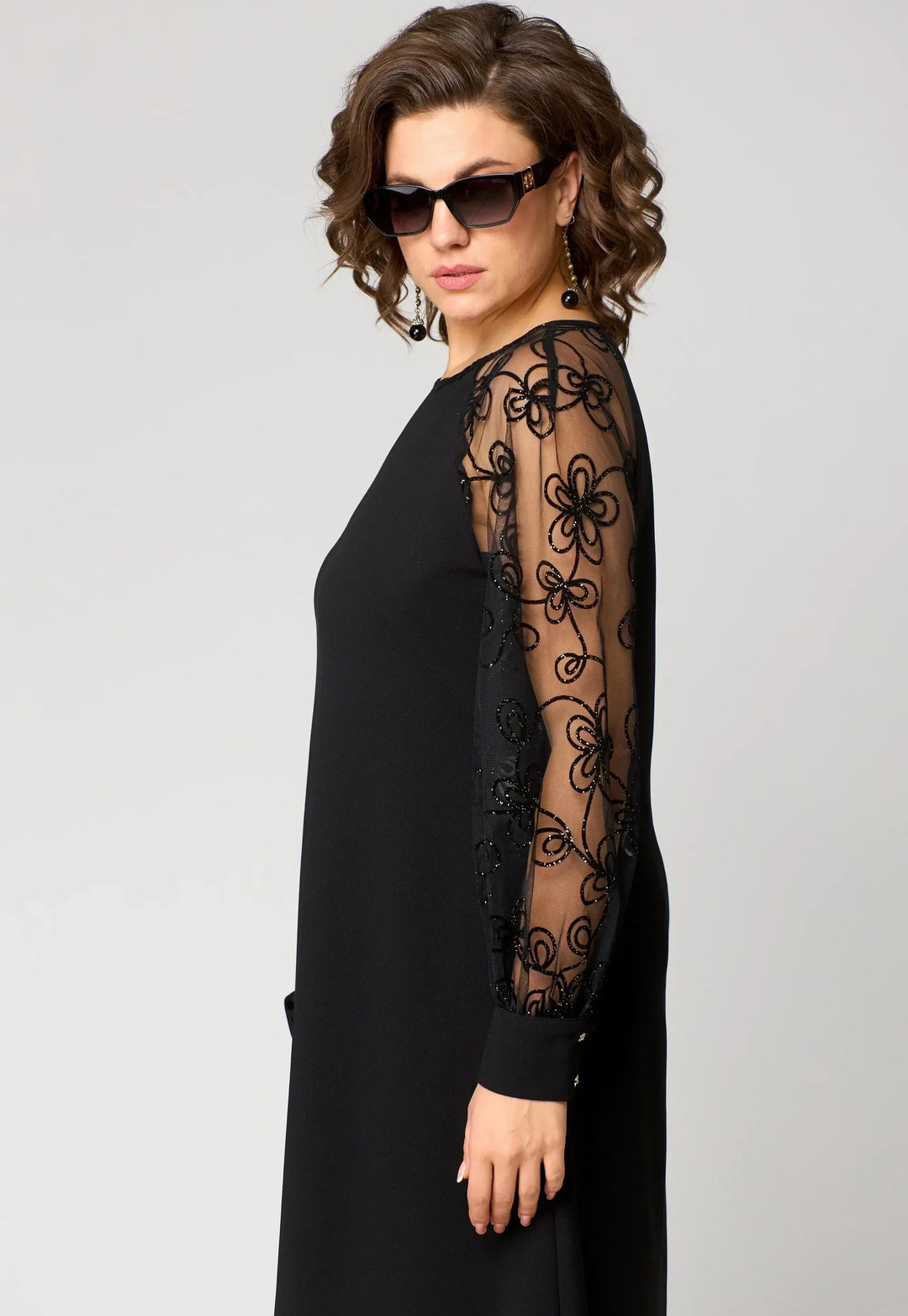 Gabrielle - A-Linien-Robe mit bestickten Mesh-Ärmeln