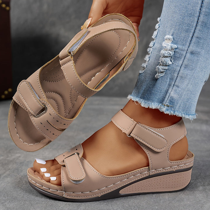 Orthopädische Damensandalen mit Fußbett