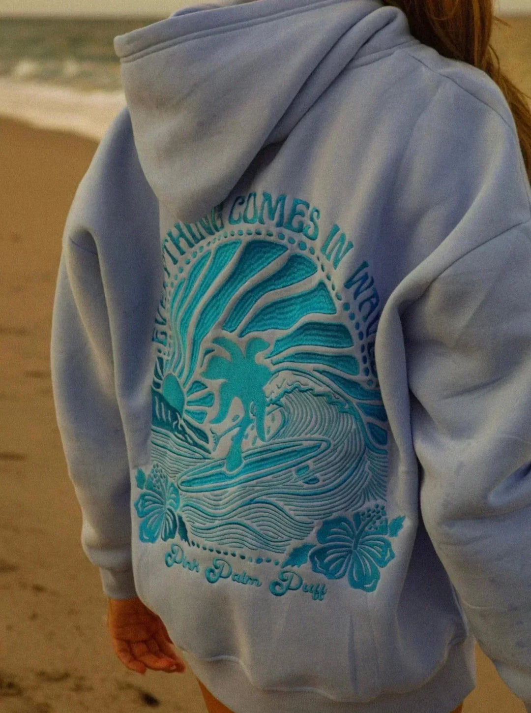 Abigail - Bestickter Hoodie mit tropischem Flair