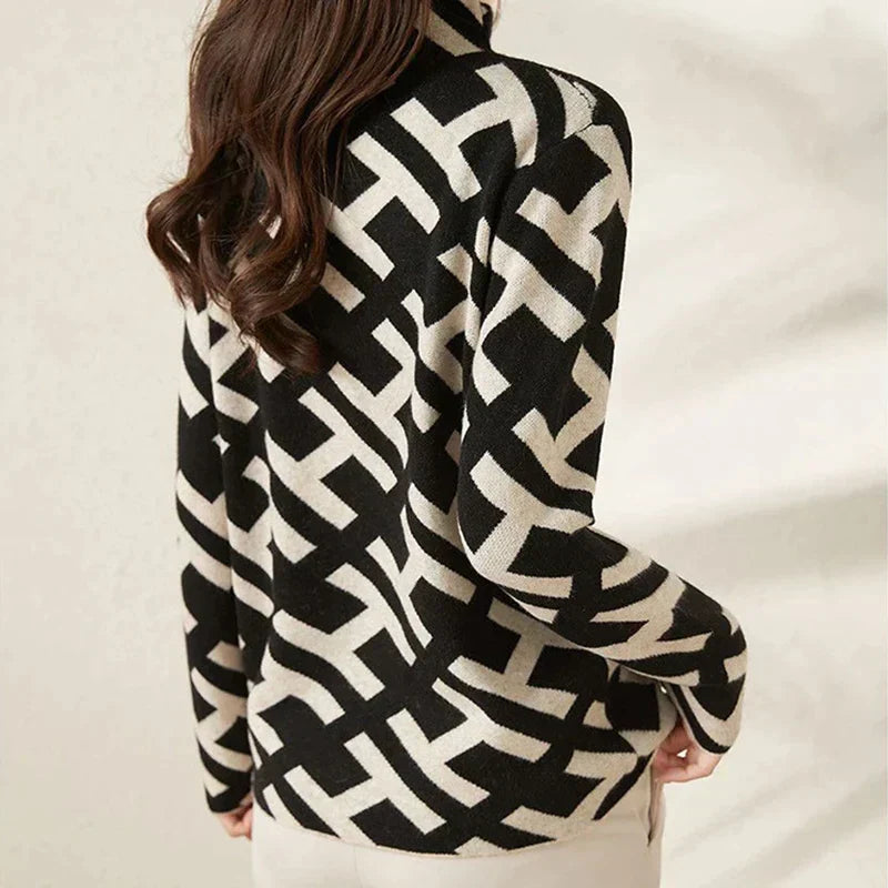Alexandra - Klassischer Rollkragenpullover mit Monogramm