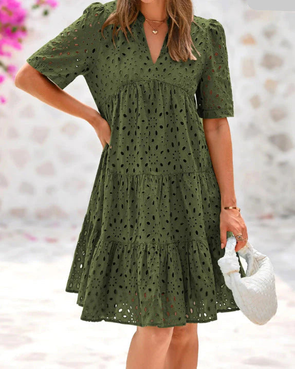 Aurelia | Elegantes Festliches Damenkleid mit V-Ausschnitt und Spitzenrüschen 3