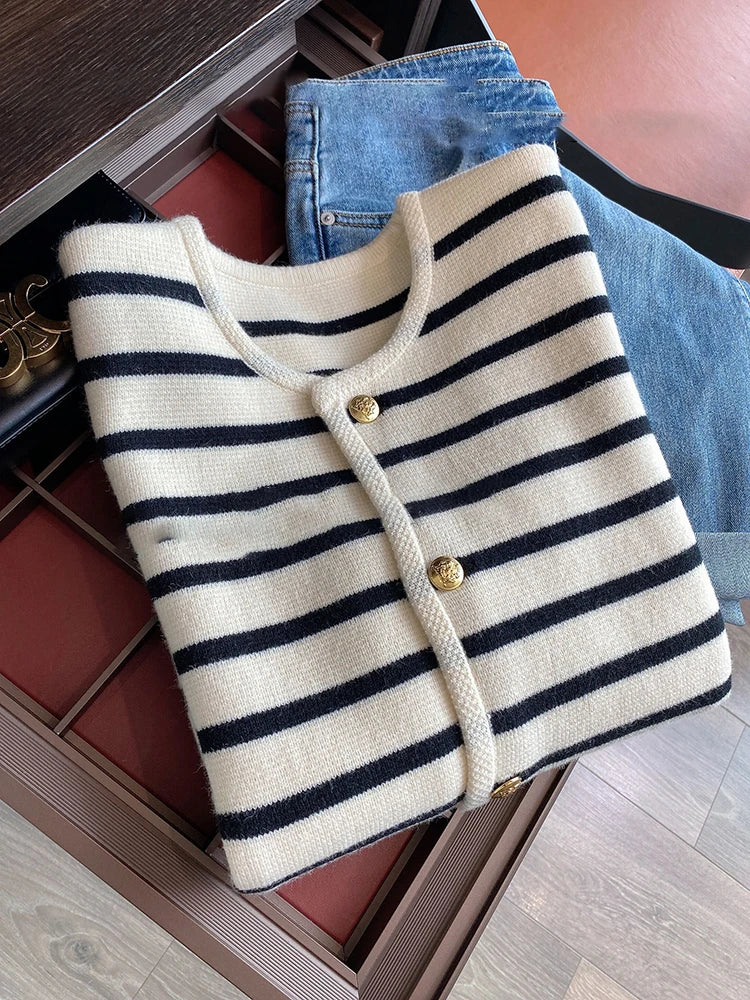 Aurelie - Schicker kurzer Strickpullover für Frauen
