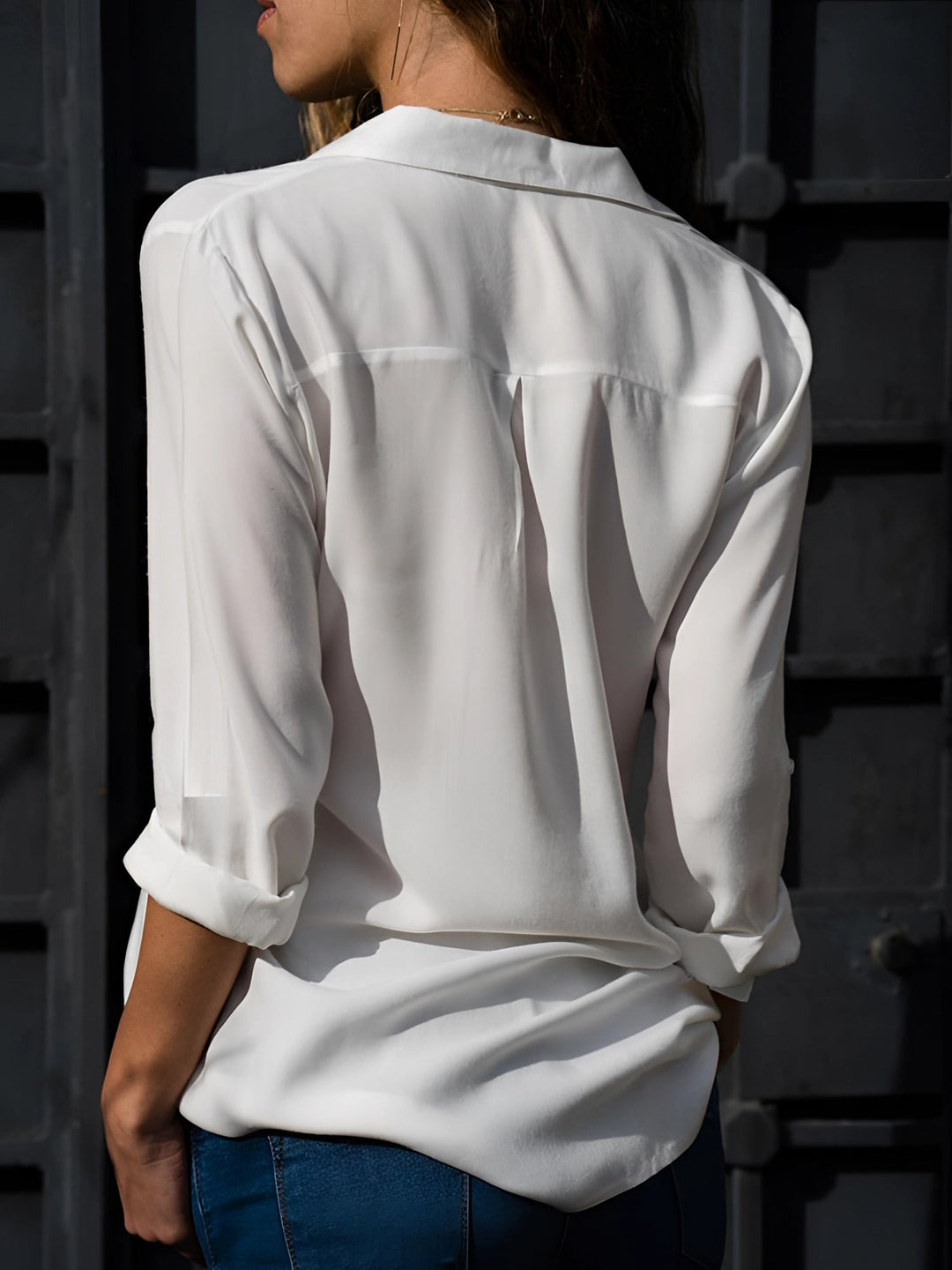 Aiah – Legere Bluse mit V-Ausschnitt