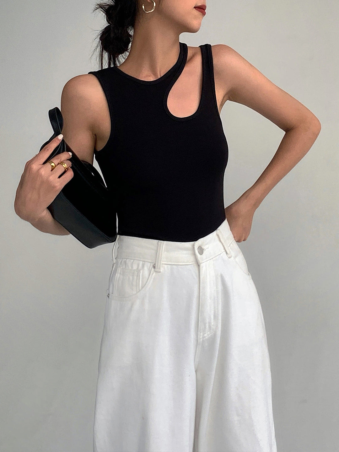 Elena – Ärmelloses Top mit modernem Cut-out