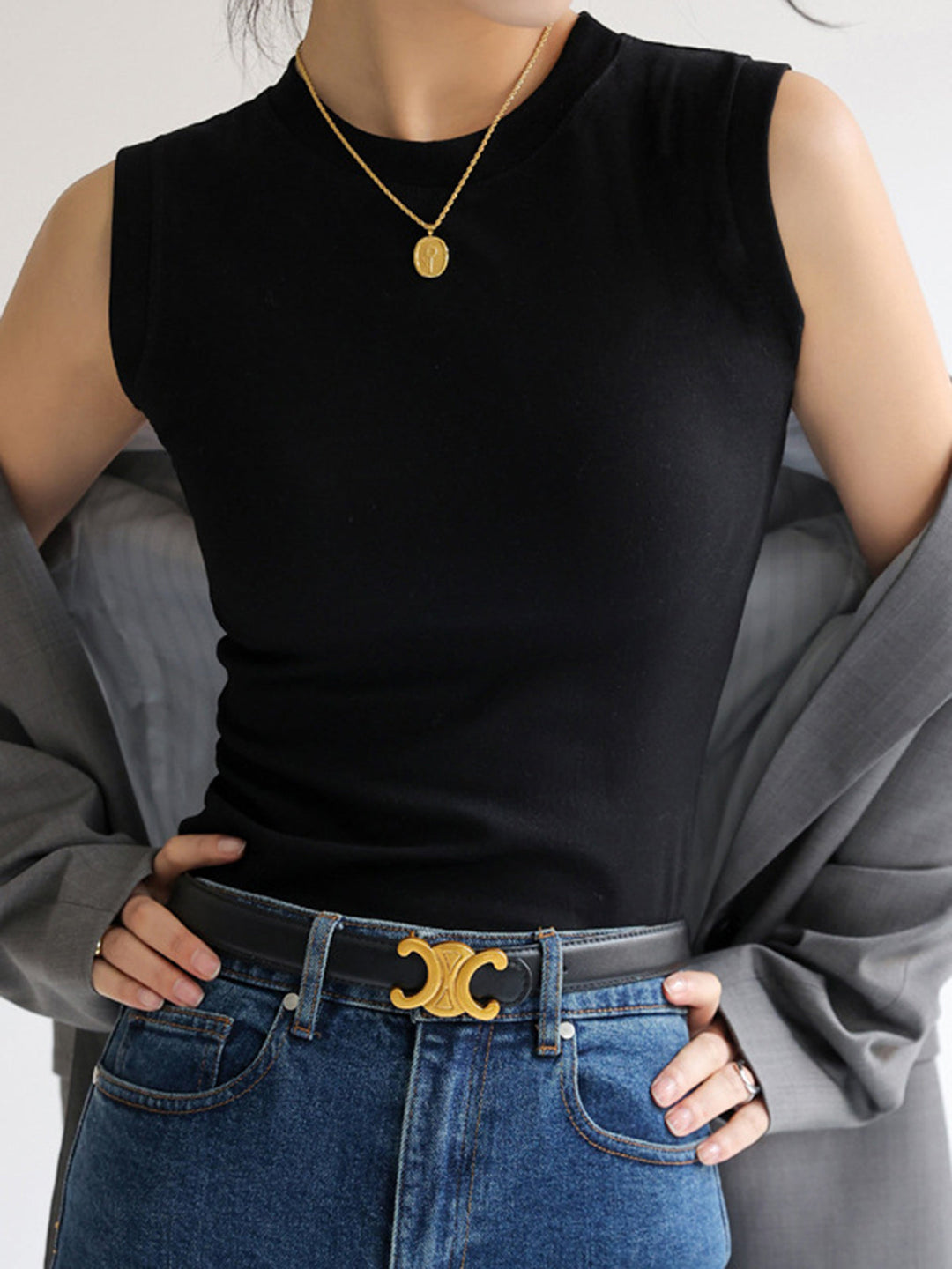 Julia – Stylish Sleeveless Top for Women - Image 6
