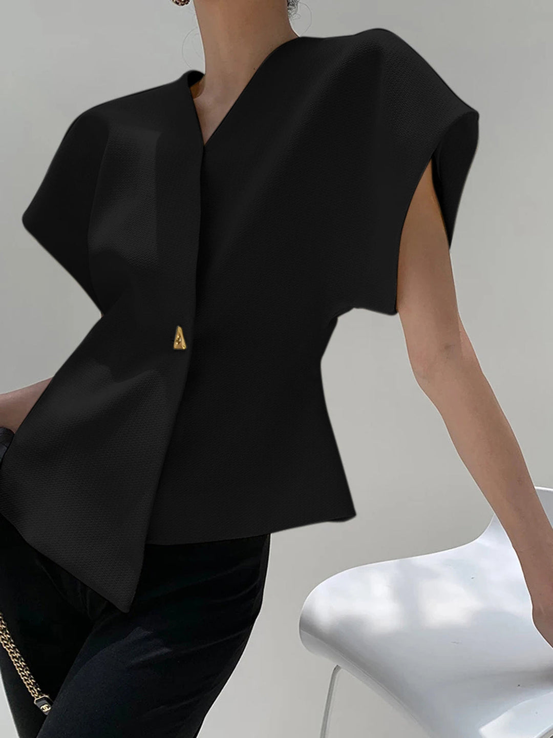 Claudia – Damen V-Ausschnitt Bluse mit strukturierter Silhouette