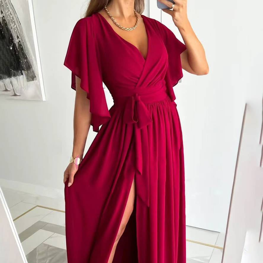 Langes Damenkleid mit V-Ausschnitt, Gürtel und Schlitz