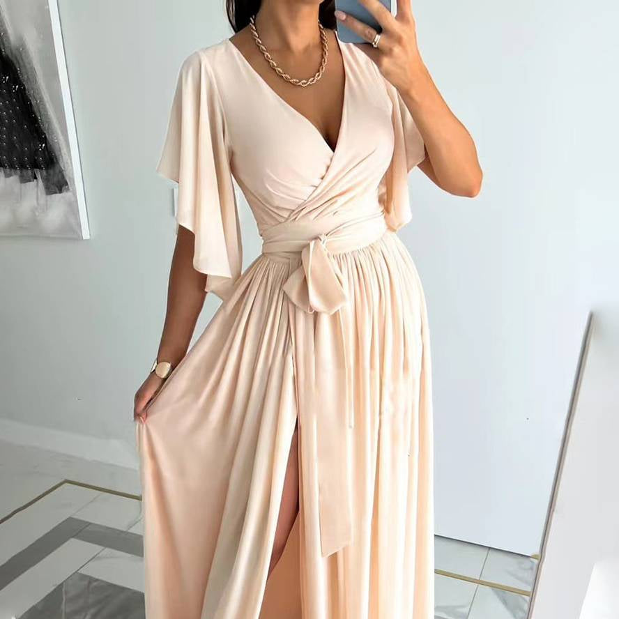 Langes Damenkleid mit V-Ausschnitt, Gürtel und Schlitz