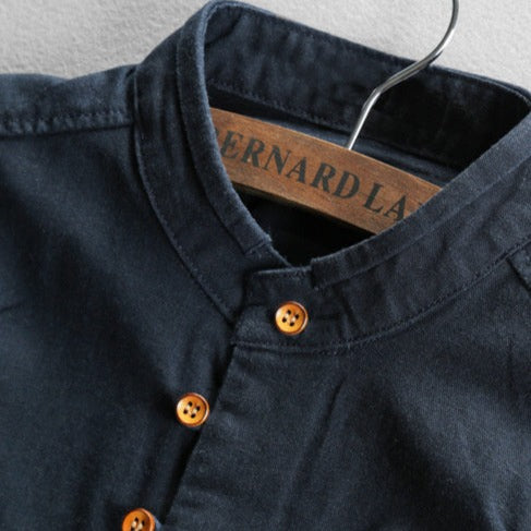 Leo | Lässiges Herrenhemd im Vintage-Stehkragen-Stil