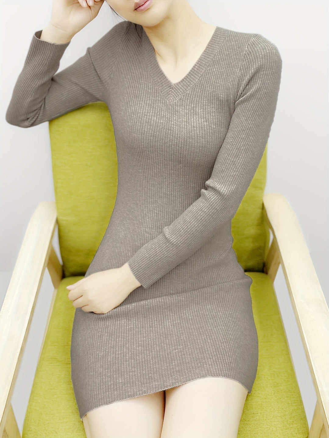 Chloe - Schickes Strickpulloverkleid mit V-Ausschnitt