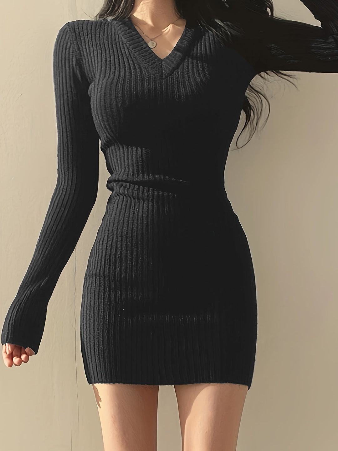 Chloe - Schickes Strickpulloverkleid mit V-Ausschnitt