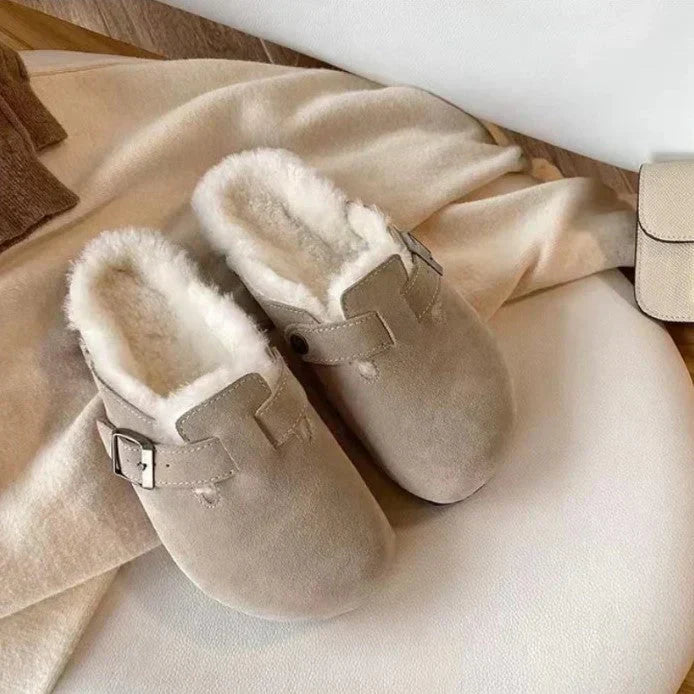 Orthopädische Clogs mit Schnalle geschlossen